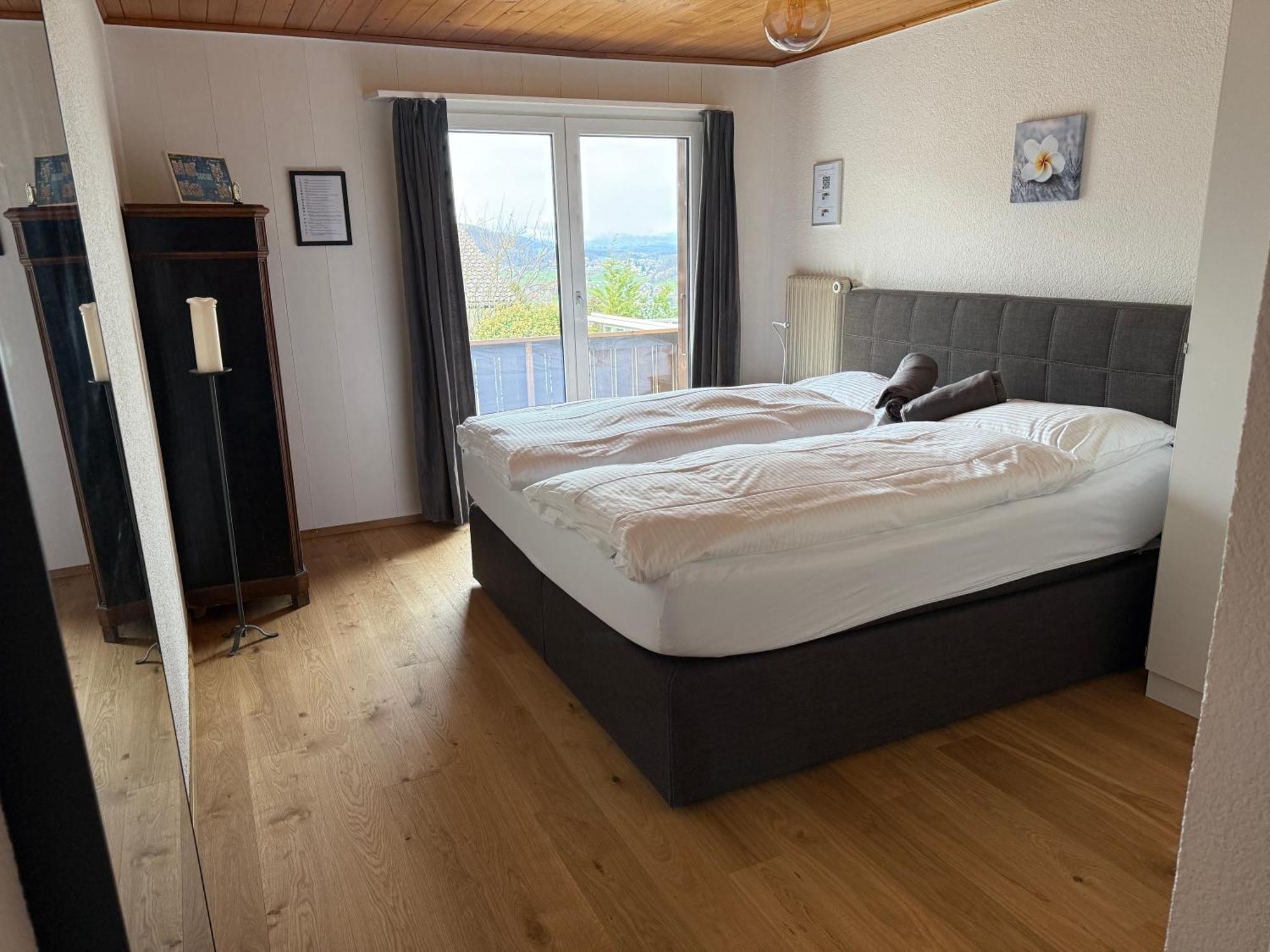 Eva'S Seeblick Krattigen Chambre photo