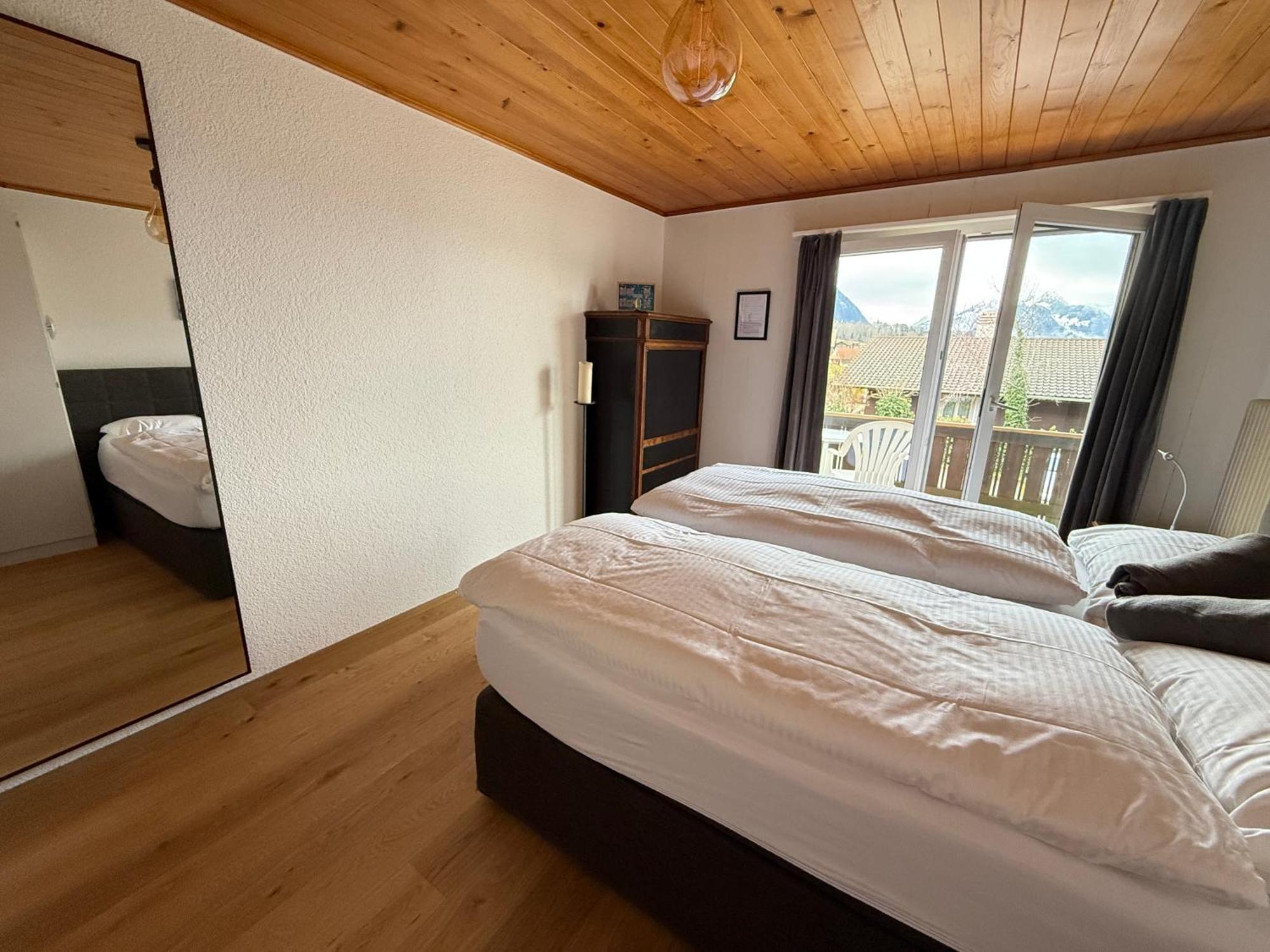 Eva'S Seeblick Krattigen Chambre photo