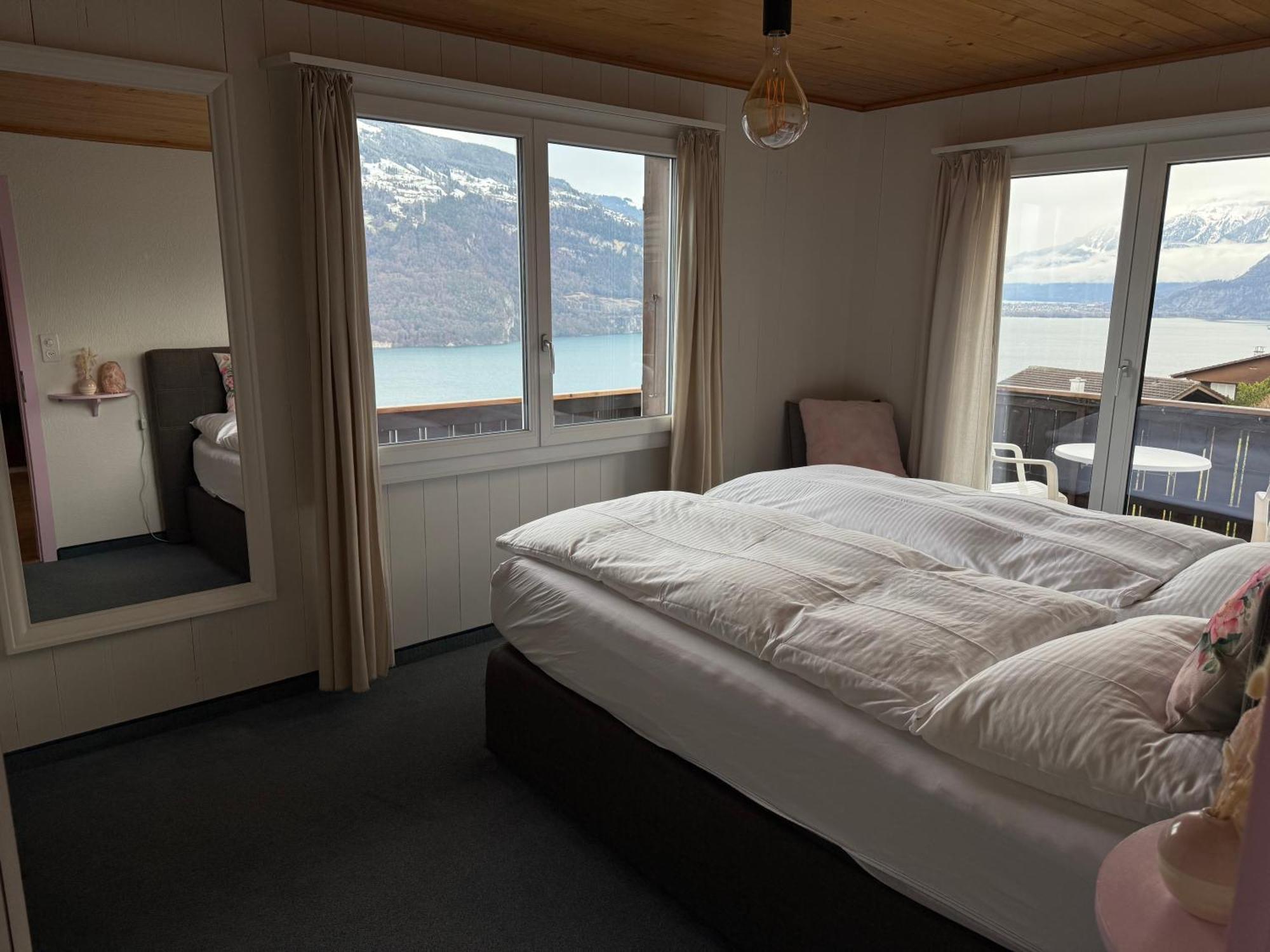 Eva'S Seeblick Krattigen Chambre photo